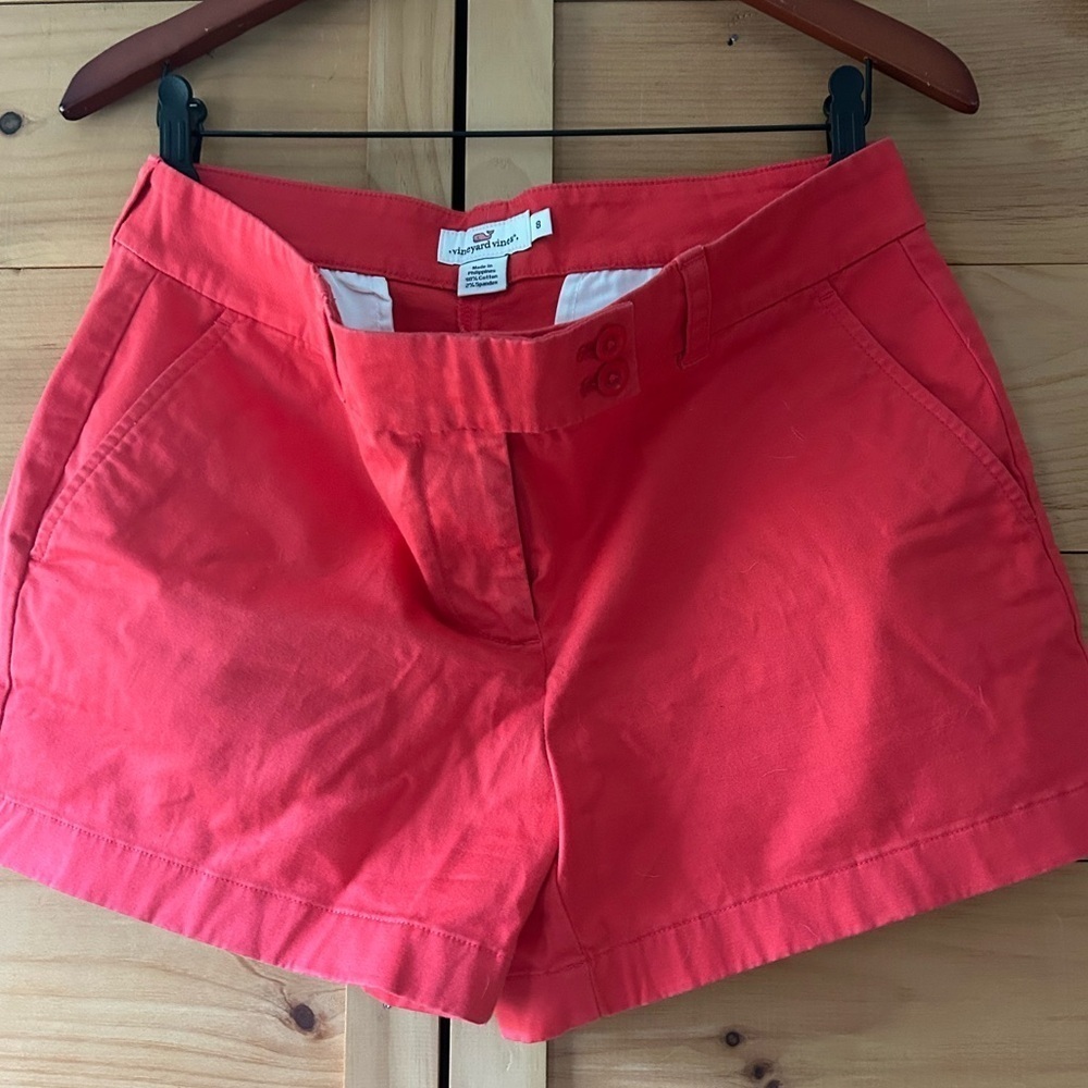 Vineyard Vines Women’s 8 cotton flat front shorts. Nantucket Red. 3” inseam